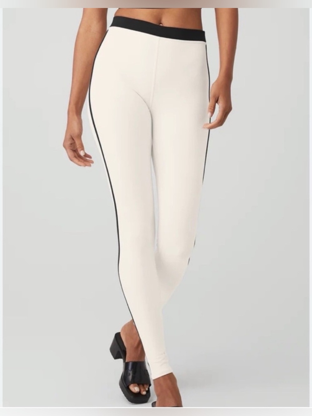 ALO Yoga Airbrush High-Waist Streamlined Legging Ivory/Black
